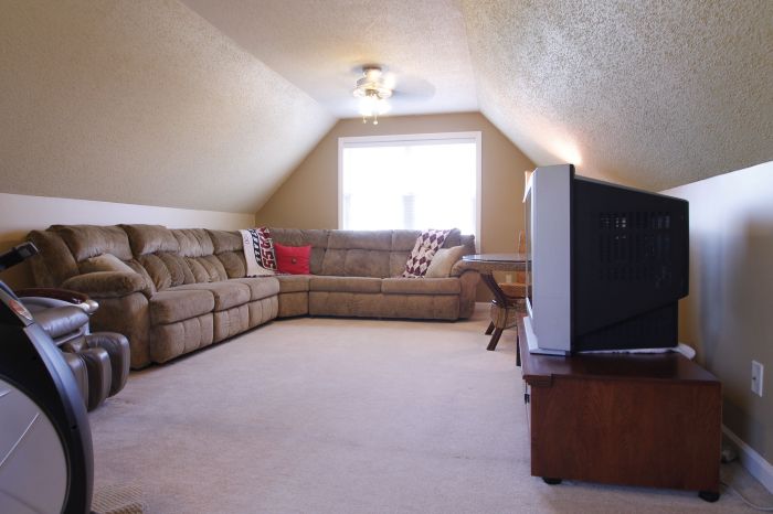 How to Decorate Bonus Room Over Garage Tips for a Stylish Space