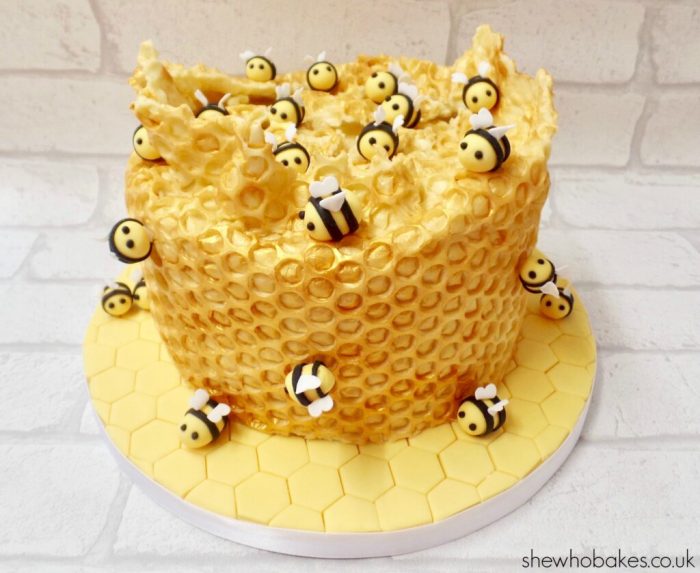 How to Make a Bee Cake Decoration – Create a Buzz with Your Baking Skills