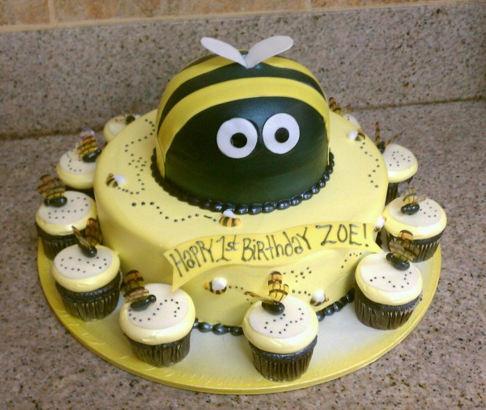 How to make a bee cake decoration