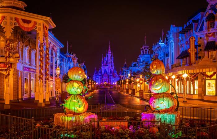 When does disney start decorating for halloween 2022